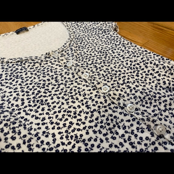 BRANDY MELVILLE FLORAL BUTTON UP RUFFLE TOP - Picture 4 of 6